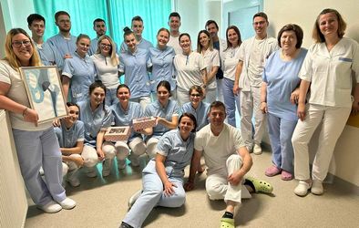 Dijaki srednje zdravstvene šole Postojna po odlično opravljeni zadnji srednješolski praksi na šempetrski ortopediji.