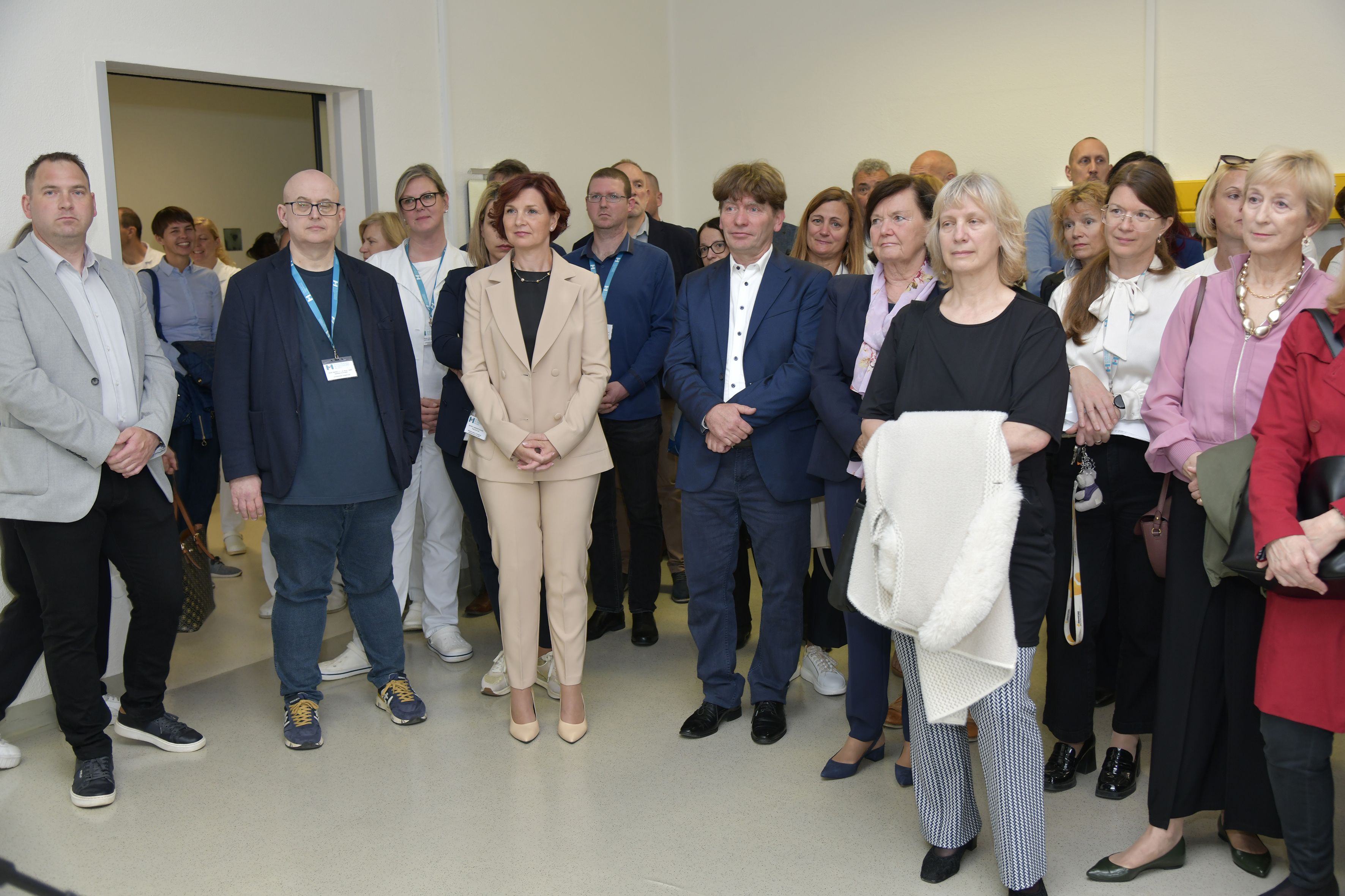 Otvoritvena slovesnost ob odprtju dialize in lekarniškega robota.