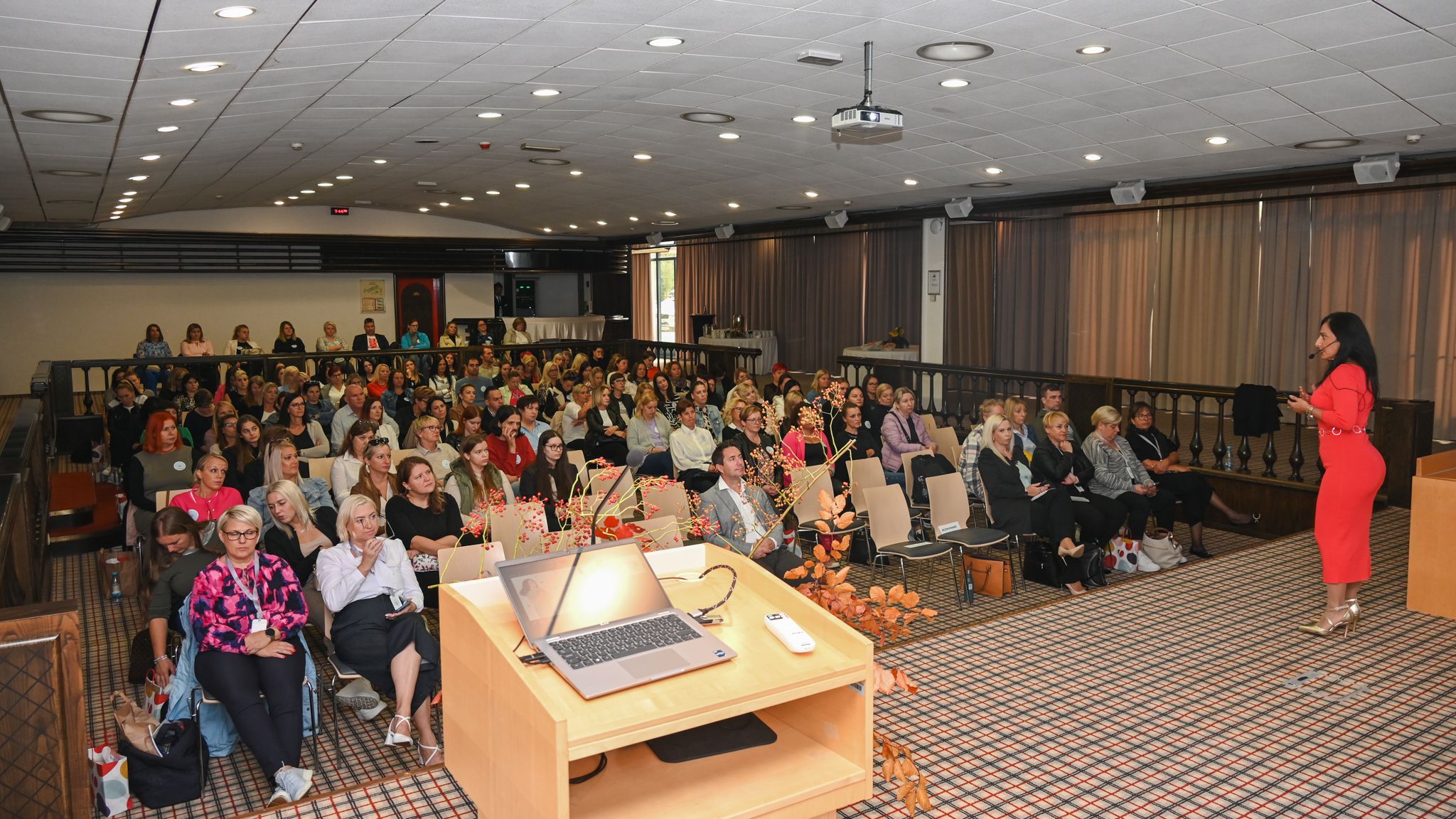 Vseslovenski seminar zdravstveno administrativnih sodelavcev na Otočcu.