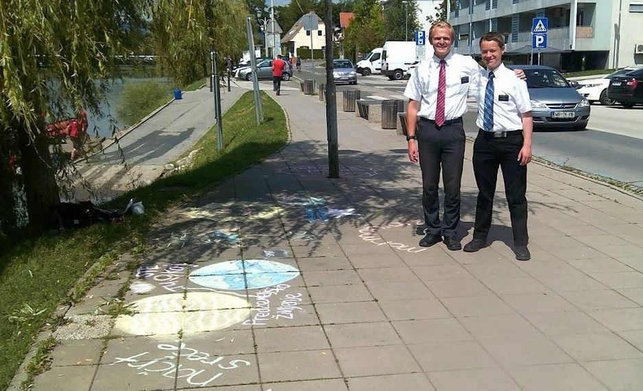 Erek Neil Loosli kot misijonar Cerkve Jezusa Kristusa svetih iz poslednjih dni v Sloveniji.